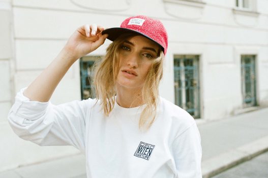 The Quiet Life Stil Laden Model mit Baseball Cap