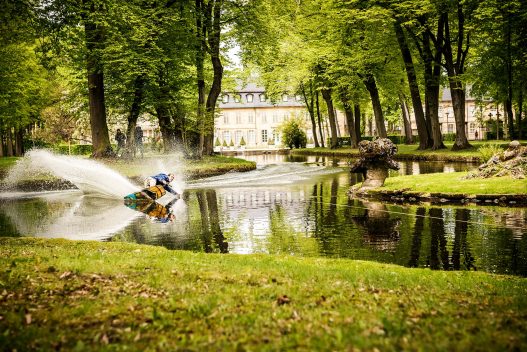 Wakeboarder bei Challenge in Schlossteich