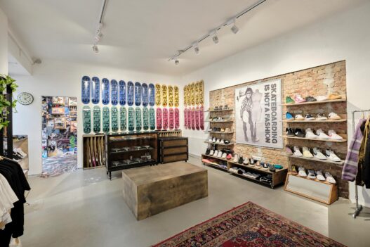 Stil-Laden Vienna Store with Skateboards and Sneakers